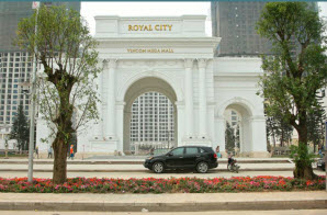 Cổng chào Royal City