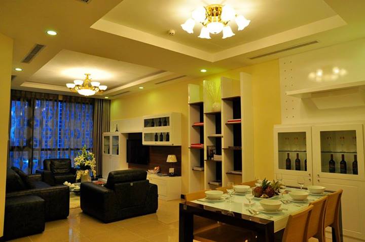 Phòng khách + phòng ăn căn hộ Royal City cho thuê