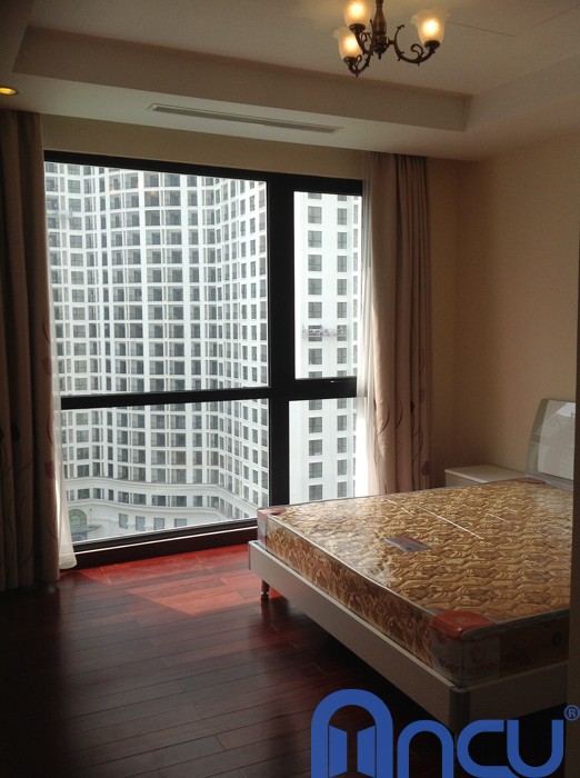 View phòng ngủ căn hộ 114.5 tòa R3 chung cư Royal City cho thuê